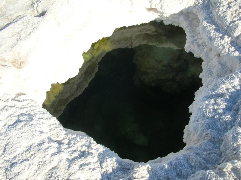 06-salt_hole