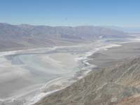 03-zoomed_view_of_water_in_salt_flats