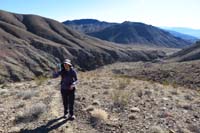 06-looking_back_to_Justine_and_proper_ridgeline_trail_from_drainage_we_missed