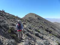 38-back_on_the_trail-almost_to_the_peak-Sierra_in_the_lead