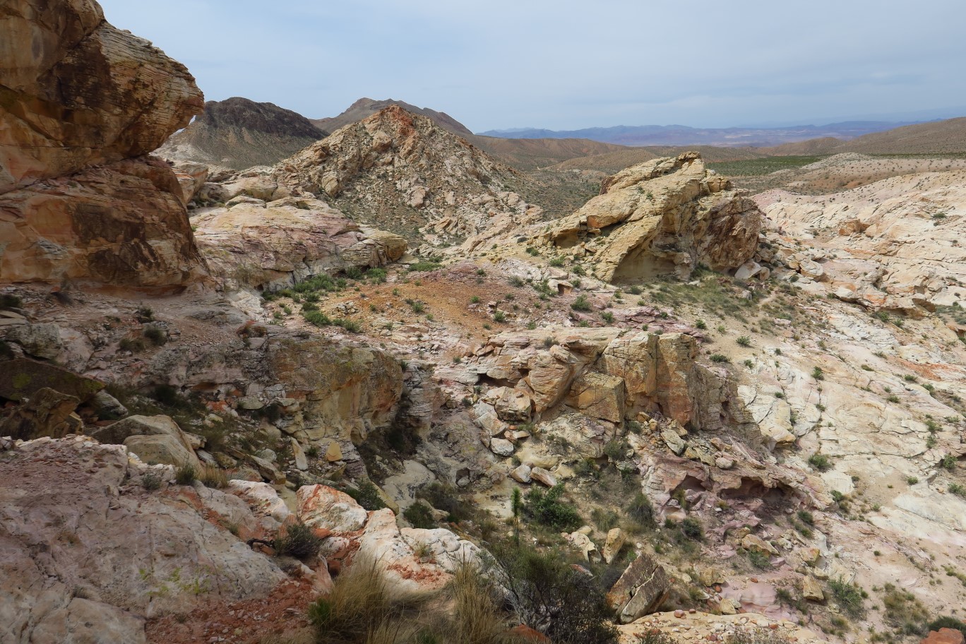 32-pretty_desert_scenery