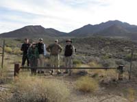 03-can't_drive_any_further-Peppe_Luba_Ed_Tom_and_me_ready_for_the_hike-Mt_Tipton_in_distance