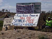 04-Hualapai_protest_and_notice_at_beginning_of_Diamond_Bar_Road