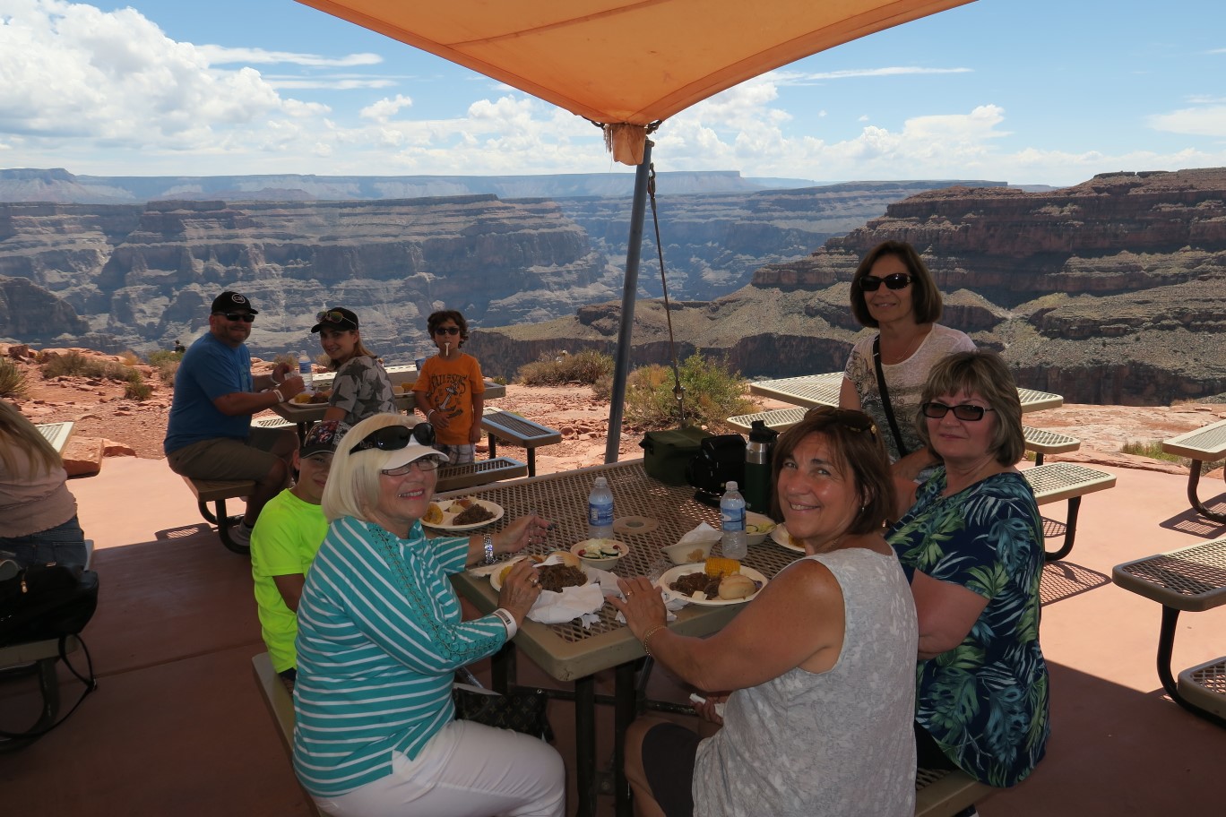 11-guests_having_lunch_at_Guano_Point