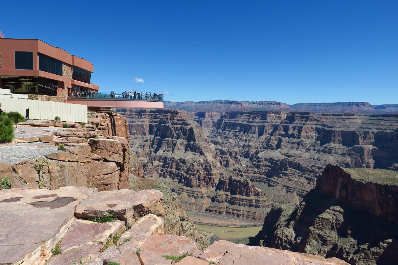 06-Skywalk_and_view_at_Eagle_Point