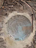 08-USGS_marker_for_peak