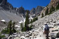 21-continuing_along_the_trail