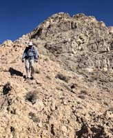 40-me_scrambling_down-from_Laszlo
