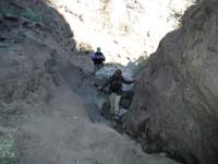 05-Steffi_and_Kristi_climbing_down_a_boulder