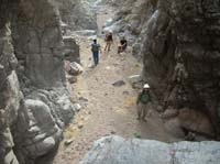 48-enjoying_the_canyon_and_watching_others_climb_down_boulder