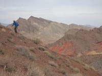 05-Dad_carefully_navigating_a_loose_steep_path_I_took