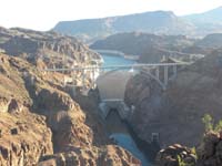 05-Hoover_Dam-bypass_bridge-Fortification_Hill_in_distance