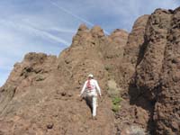 51-Ed_leading_to_top_of_pinnacle-took_rope_in_case_for_descent