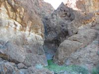 52-instead_I'll_go_this_way-very_tough_stemming_and_counter_pressure_to_climb_up_crack_and_chock_stones
