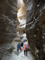 23-leaving_the_slot_canyon-quite_tight