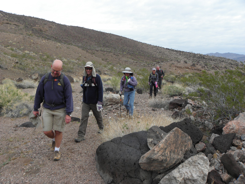 04-group_hiking-Joel,Courtney,Kay,Penny,Larry