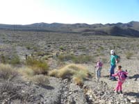 01-group_starting_the_hike_after_parking_along_the_side_of_the_road