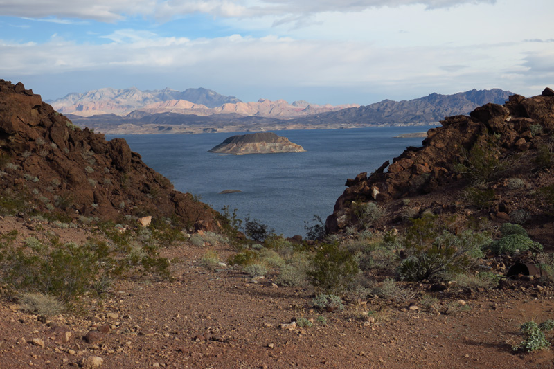 04-neat_view_of_lake_and_beyond