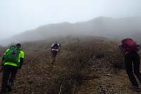 04-hiking_up_the_slope_to_Pinto_Ridge_HP