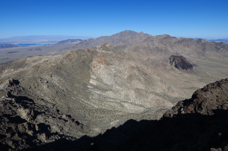 17-pretty_mountain_views_looking_north_from_that_sub-peak-interesting_igneous_intrusion_to_right