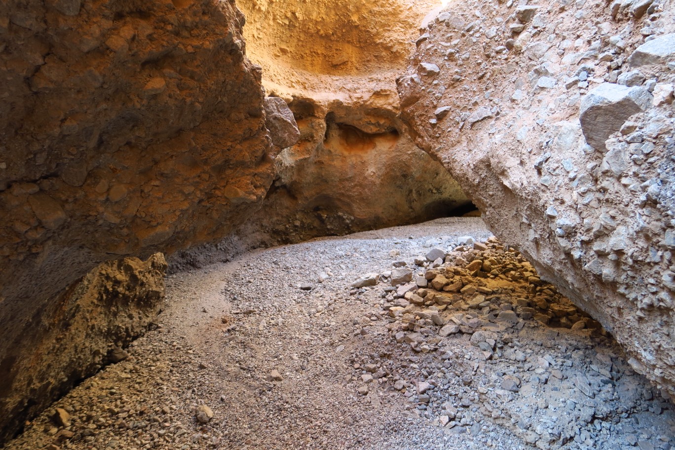 04-fascinating_fanglomerate_slot_canyon