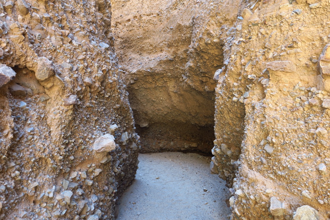 07-fascinating_fanglomerate_slot_canyon