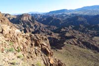 02-scenic_view_from_overlook-Lizardback,Head,and_Horn_peaks_to_left-Devil's_Basin,Moonscape_Canyon_below
