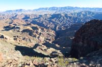 03-Bighorn_Canyon_in_distance,quite_steep,continued_further_to_right_for_better_way_down-bad_lighting