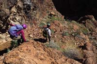 44-traverse_across,somewhat_loose_so_take_it_easy,descend_back_to_drainage_avoiding_dry_waterfall