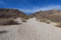 04-easy_walk_up_granite_sand_wash_to_canyon_quarter_mile_ahead