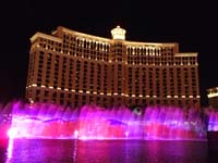 08-Bellagio_fountains_with_laser_light_display