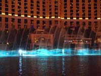 09-Bellagio_fountains_with_laser_light_display