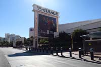 007-Strip_sidewalks_should_be_packed_with_tourists