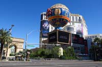 020-Paris_main_entrance_blocked_off-future_welcoming_message