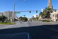 029-looking_north_on_the_virtually_empty_Strip