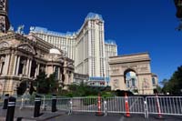 033-Paris_entrance_closed