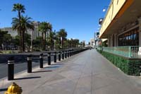 034-empty_sidewalk_in_front_of_Paris-ironica_that_this_was_packed_with_people_3_weeks_ago