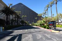 058-Luxor_exit-should_be_normally_packed_with_vehicles