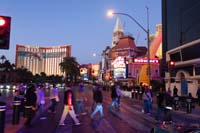 20-lots_of_people_wearing_masks-busiest_weekend_pandemic_style,but_a_lot_less_than_normal_pre-pandemic