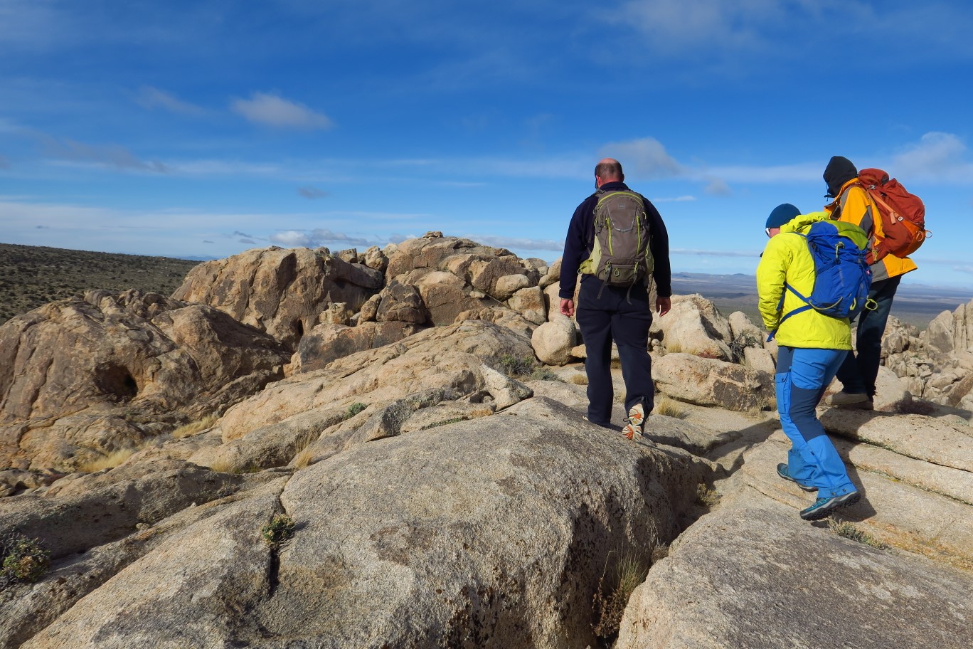 16-group_waundering_to_the_peak
