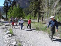 05-Kenny_starts_the_hike_strong_with_Baba_and_Poppy