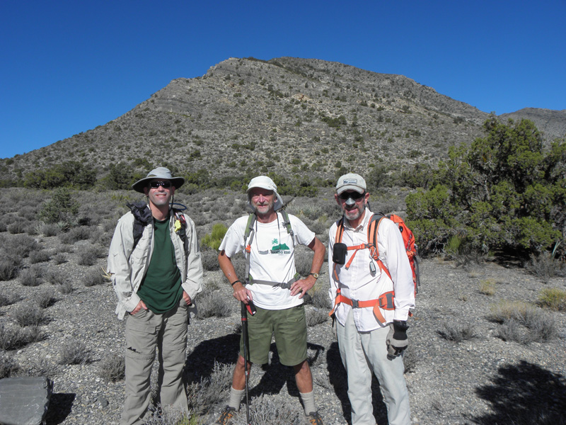 03-starting_the_hike-me,Laszlo,Ed-peak_in_distance