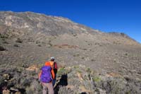 05-interesting_rock_extruding_out-probably_shale,heading_to_saddle_toward_right