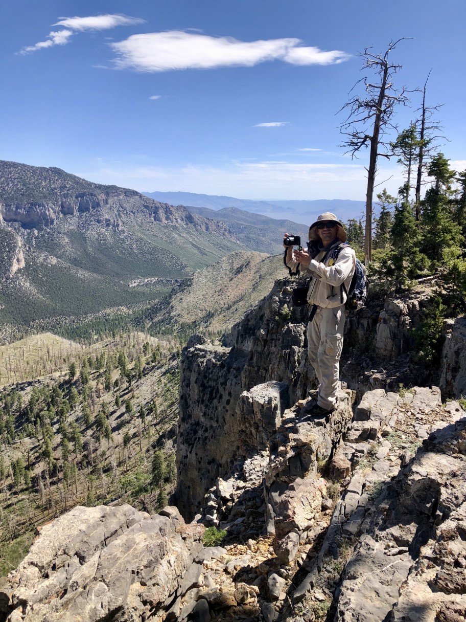 22-me_taking_pictures_from_the_edge-from_Laszlo