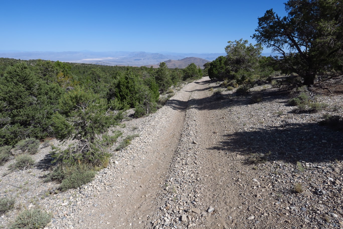 35-scenic_views_along_trail-distant_desert_peaks