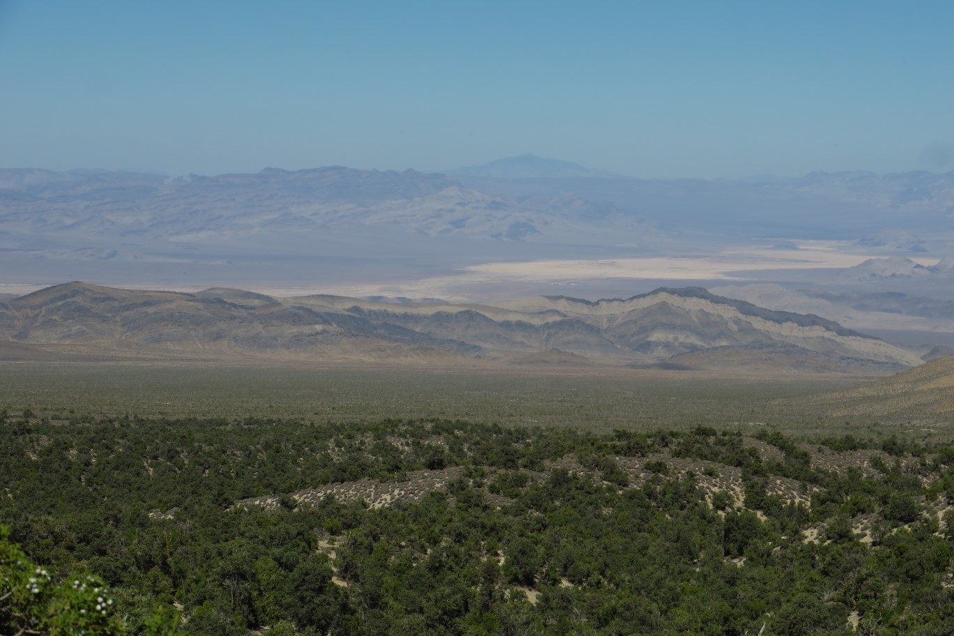 38-zoom_of_distant_desert_mountains