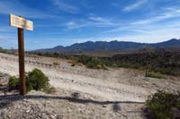 51-Showgirl-DR_WP-Lower_Showgirl_Trail_crosses_a_dirt_road