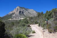 02-scenic_views_along_trail