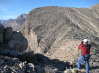 09-view_before_peak_of_Little_Red_Rock_and_Damsel_beyond