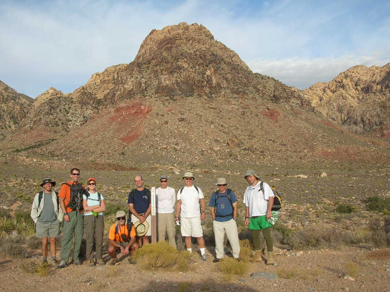 03-group_picture_at_trailhead